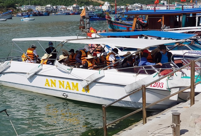 Nha Trang: Du khách đi tour biển đảo thưa vắng dịp Tết - 2 Nha Trang: Du khách đi tour biển đảo thưa vắng dịp Tết - 2