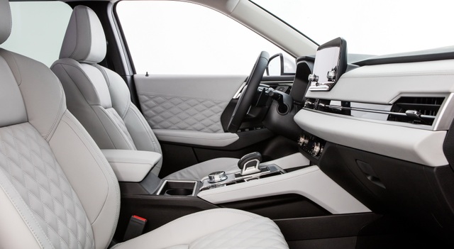 Mitsubishi Outlander 2022 ghi điểm về thiết kế, bị trừ điểm động cơ - 23 Mitsubishi Outlander 2022 ghi điểm về thiết kế, bị trừ điểm động cơ - 23