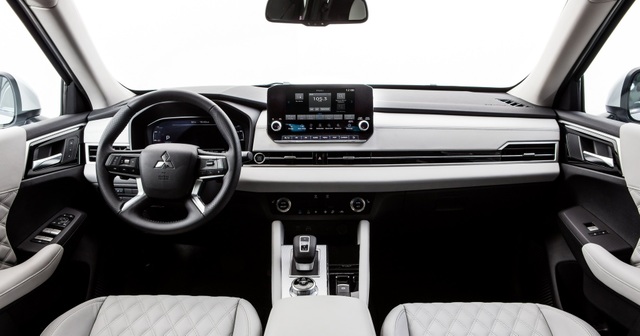 Mitsubishi Outlander 2022 ghi điểm về thiết kế, bị trừ điểm động cơ - 5 Mitsubishi Outlander 2022 ghi điểm về thiết kế, bị trừ điểm động cơ - 5