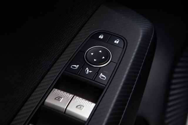 Mitsubishi Outlander 2022 ghi điểm về thiết kế, bị trừ điểm động cơ - 35 Mitsubishi Outlander 2022 ghi điểm về thiết kế, bị trừ điểm động cơ - 35