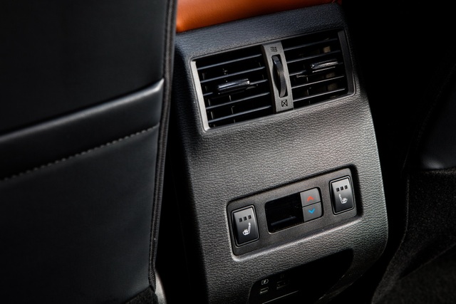 Mitsubishi Outlander 2022 ghi điểm về thiết kế, bị trừ điểm động cơ - 45 Mitsubishi Outlander 2022 ghi điểm về thiết kế, bị trừ điểm động cơ - 45