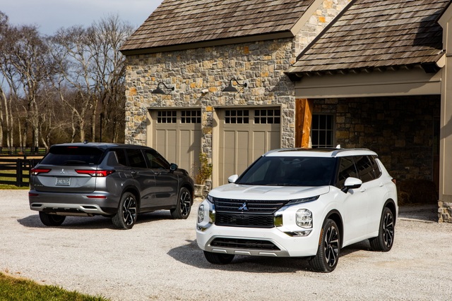 Mitsubishi Outlander 2022 ghi điểm về thiết kế, bị trừ điểm động cơ - 1 Mitsubishi Outlander 2022 ghi điểm về thiết kế, bị trừ điểm động cơ - 1