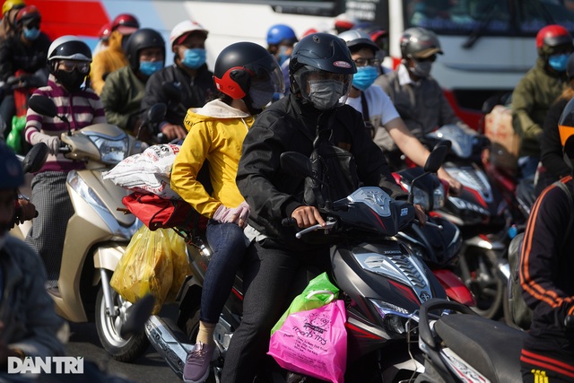 Người miền Tây lỉnh kỉnh quà quê trở lại Sài Gòn - 3 Người miền Tây lỉnh kỉnh quà quê trở lại Sài Gòn - 3