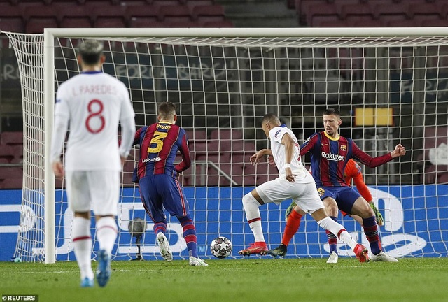 Barcelona 1-4 PSG: Cú hattrick của Mbappe - 3