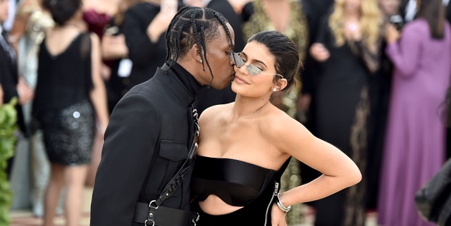 Kylie Jenner lại tái ngộ bồ cũ Travis Scott - 8 Kylie Jenner lại tái ngộ bồ cũ Travis Scott - 8