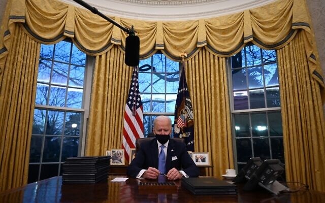 Ông Biden ví cuộc sống ở Nhà Trắng như trong chiếc lồng vàng - 1 Ông Biden ví cuộc sống ở Nhà Trắng như trong chiếc lồng vàng - 1