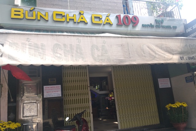 Hàng quán vẫn còn ăn Tết, dân văn phòng vất vả tìm chỗ ăn trưa - 3 Hàng quán vẫn còn ăn Tết, dân văn phòng vất vả tìm chỗ ăn trưa - 3