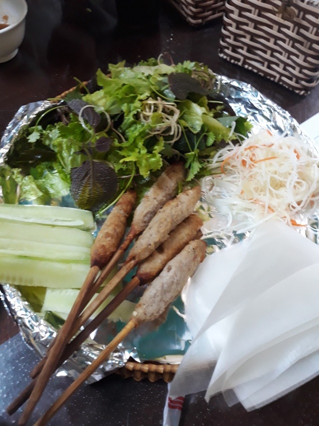 Hàng quán vẫn còn ăn Tết, dân văn phòng vất vả tìm chỗ ăn trưa - 5 Hàng quán vẫn còn ăn Tết, dân văn phòng vất vả tìm chỗ ăn trưa - 5