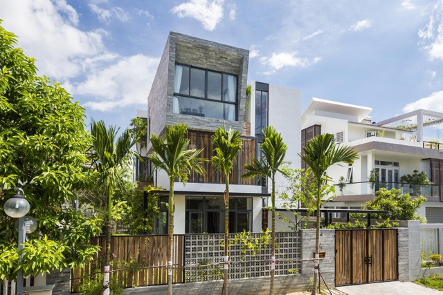 Cuộc sống vui thú điền viên trong căn nhà 3 tầng ngập cây xanh ở Nha Trang - 2