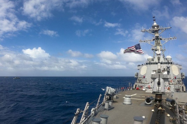 Tàu khu trục Mỹ áp sát quần đảo Trường Sa - 1
