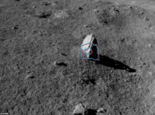 Tàu thám hiểm Trung Quốc phát hiện tảng đá bí ẩn trên Mặt Trăng - 1