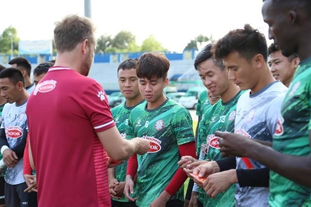 Lee Nguyễn trở lại tập luyện, mừng vì không bị phạt do tăng cân - 5