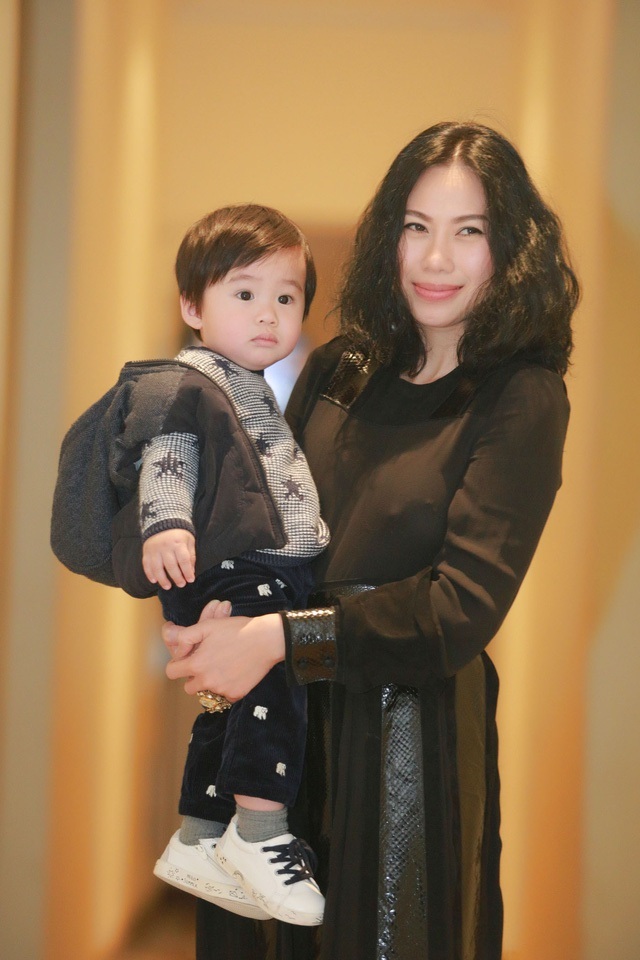 Tùng Dương thừa nhận mắc nợ bà xã lớn hơn tuổi - 3 Tùng Dương thừa nhận mắc nợ bà xã lớn hơn tuổi - 3