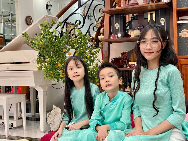 Jimmii Nguyễn - Ngọc Phạm và 3 nhóc tỳ xúng xính áo dài đón xuân 2021 - 2 Jimmii Nguyễn - Ngọc Phạm và 3 nhóc tỳ xúng xính áo dài đón xuân 2021 - 2