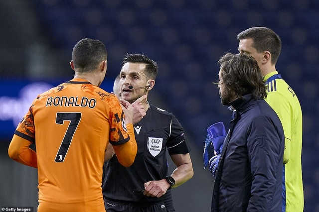 C.Ronaldo nổi giận lôi đình sau khi bị từ chối phạt đền - 3
