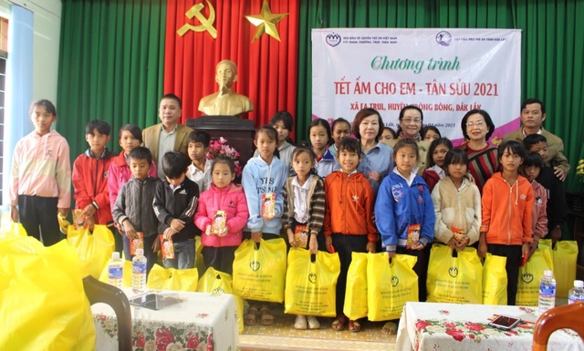 Đắk Lắk: Trên 12.000 ngàn trẻ em được hỗ trợ, giúp đỡ - 2 Đắk Lắk: Trên 12.000 ngàn trẻ em được hỗ trợ, giúp đỡ - 2