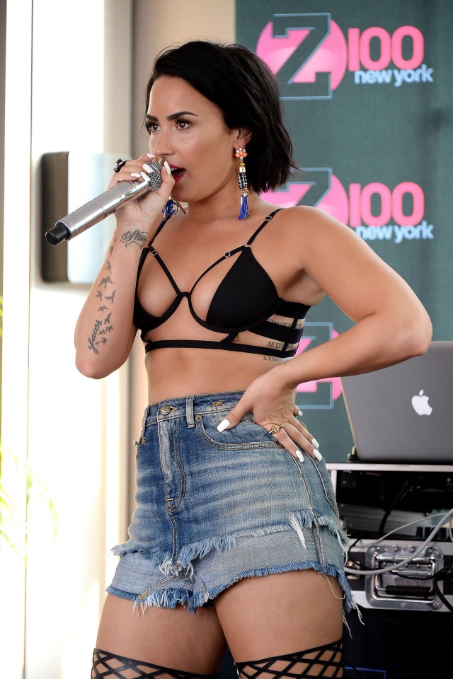 Demi Lovato từng đột quỵ và đau tim sau khi sốc thuốc - 7 Demi Lovato từng đột quỵ và đau tim sau khi sốc thuốc - 7