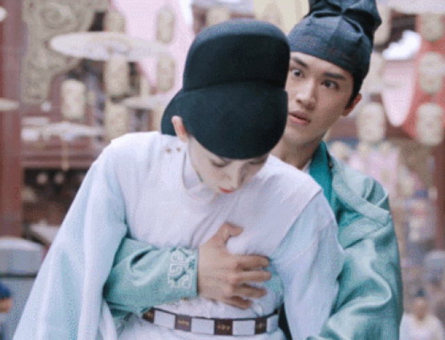 Tài tử Lang Điện Hạ bị chỉ trích sàm sỡ bạn diễn trên sân khấu - 5 Tài tử Lang Điện Hạ bị chỉ trích sàm sỡ bạn diễn trên sân khấu - 5
