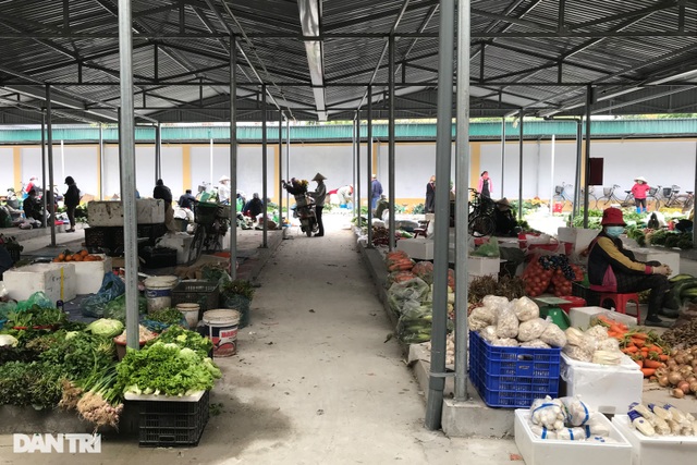 Người dân tâm dịch thành phố Chí Linh đi chợ bằng thẻ theo ngày chẵn lẻ - 16 Người dân tâm dịch thành phố Chí Linh đi chợ bằng thẻ theo ngày chẵn lẻ - 16