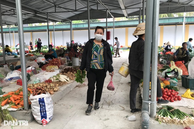 Người dân tâm dịch thành phố Chí Linh đi chợ bằng thẻ theo ngày chẵn lẻ - 14