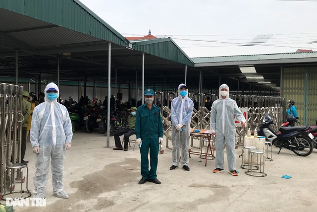 Người dân tâm dịch thành phố Chí Linh đi chợ bằng thẻ theo ngày chẵn lẻ - 2 Người dân tâm dịch thành phố Chí Linh đi chợ bằng thẻ theo ngày chẵn lẻ - 2