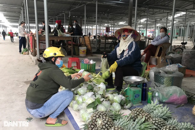 Người dân tâm dịch thành phố Chí Linh đi chợ bằng thẻ theo ngày chẵn lẻ - 10