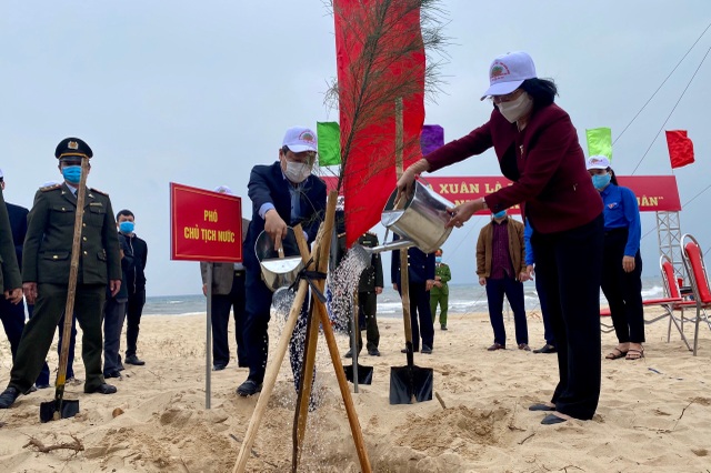 Phó Chủ tịch nước phát động Tết trồng cây đời đời nhớ ơn Bác Hồ - 3 Phó Chủ tịch nước phát động Tết trồng cây đời đời nhớ ơn Bác Hồ - 3