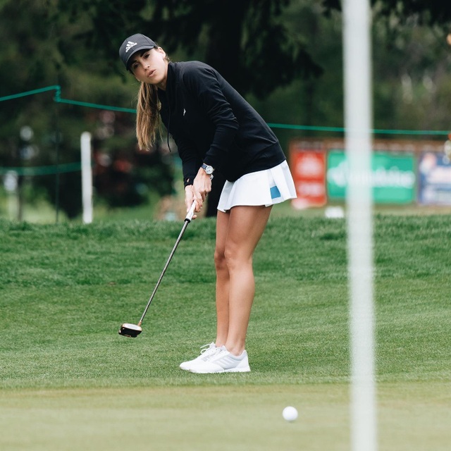 Vẻ đẹp nóng bỏng đốt mắt người hâm mộ của nữ golf thủ người Tây Ban Nha - 2 Vẻ đẹp nóng bỏng đốt mắt người hâm mộ của nữ golf thủ người Tây Ban Nha - 2