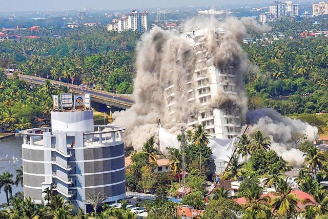 Những tòa nhà cao tầng bị đánh sập chỉ trong giây lát gây choáng - 4