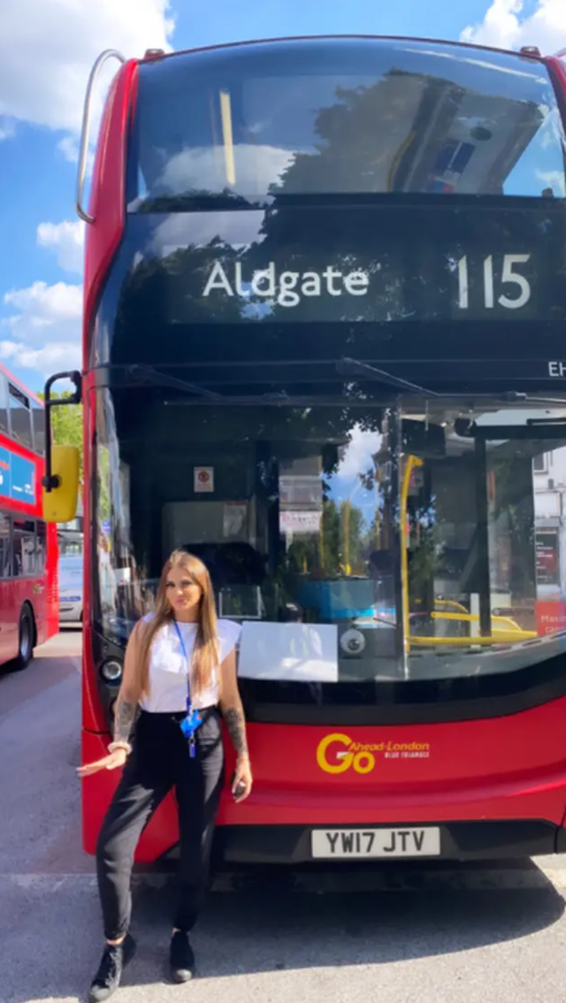 Nữ tài xế xe buýt 24 tuổi nổi tiếng nhờ vẻ ngoài xinh đẹp - 2