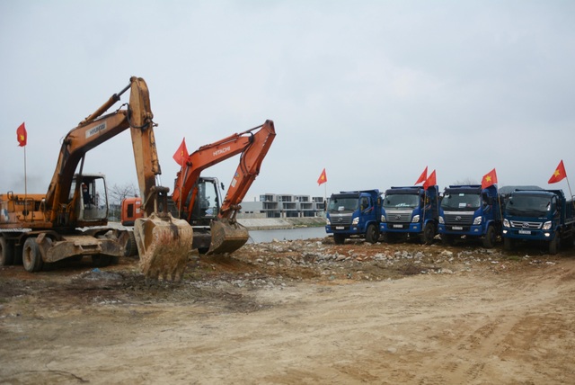 Chủ tịch Đà Nẵng thúc tiến độ công trình khơi thông sông Cổ Cò - 2
