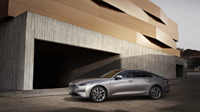 Kia K8 khởi đầu xu hướng thiết kế mới của hãng xe Hàn Quốc - 2 Kia K8 khởi đầu xu hướng thiết kế mới của hãng xe Hàn Quốc - 2