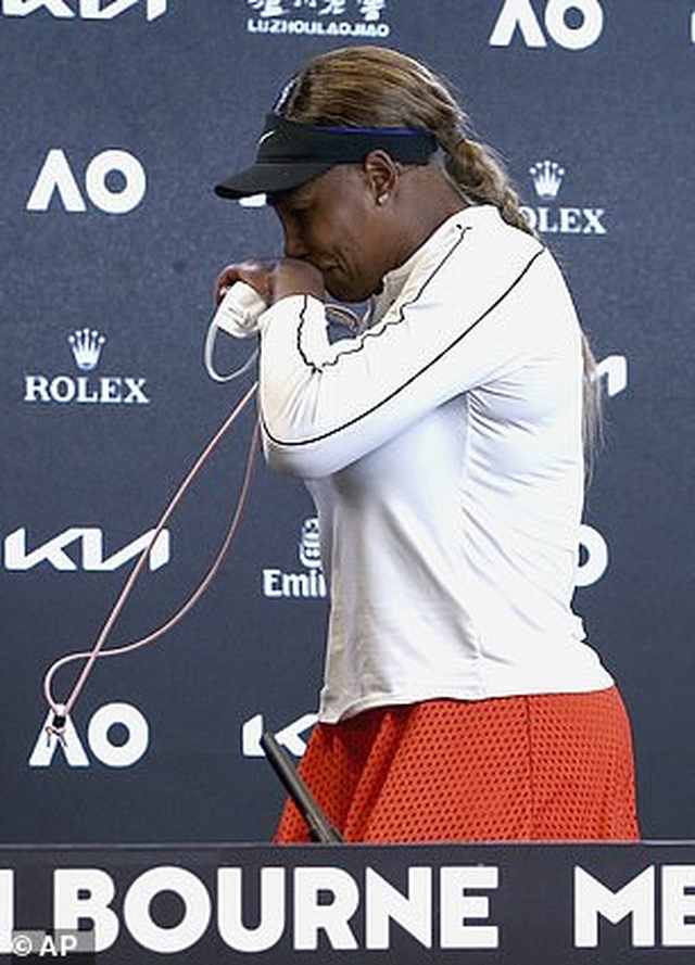 Serena Williams khóc như mưa sau khi bị loại ở bán kết Australian Open - 3