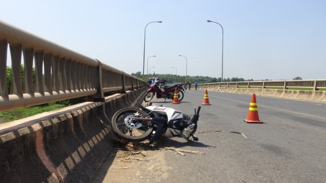 Người phụ nữ nghi nhảy sông tự vẫn ngày đầu năm - 1 Người phụ nữ nghi nhảy sông tự vẫn ngày đầu năm - 1
