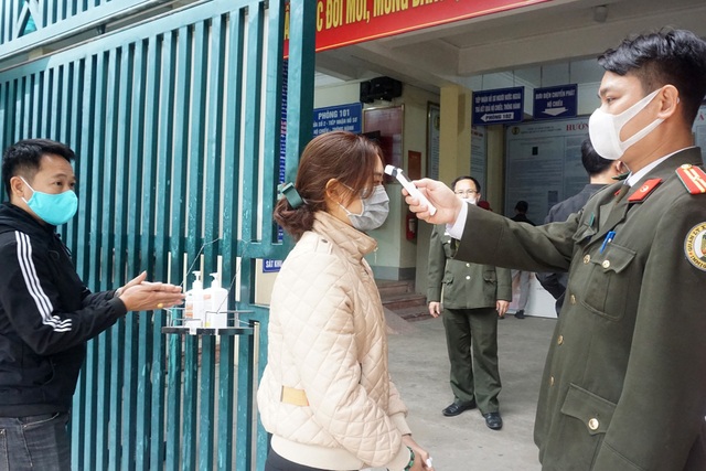 Lao động Nghệ An làm giấy thông hành đi Lào giảm 98% so với mọi năm - 2 Lao động Nghệ An làm giấy thông hành đi Lào giảm 98% so với mọi năm - 2