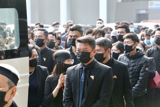 Công Lý và dàn diễn viên Người phán xử đến tiễn biệt NSND Hoàng Dũng - 9 Công Lý và dàn diễn viên Người phán xử đến tiễn biệt NSND Hoàng Dũng - 9