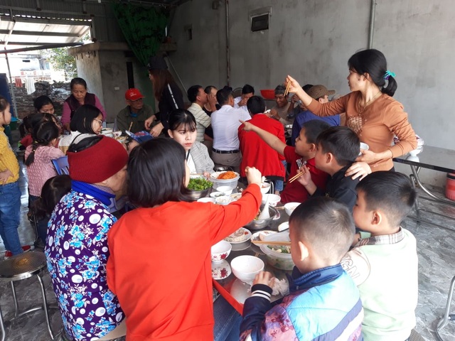 Bữa cơm ngày Tết - chất keo gắn kết, cho Tết đủ đầy - 2 Bữa cơm ngày Tết - chất keo gắn kết, cho Tết đủ đầy - 2