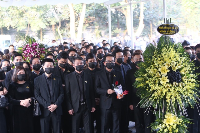 Công Lý và dàn diễn viên Người phán xử đến tiễn biệt NSND Hoàng Dũng - 3 Công Lý và dàn diễn viên Người phán xử đến tiễn biệt NSND Hoàng Dũng - 3
