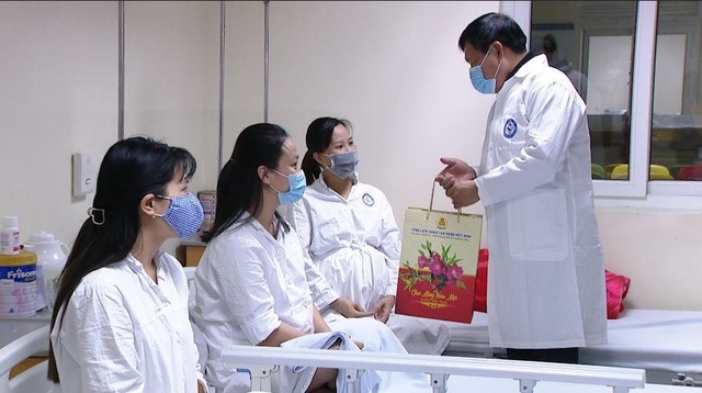 Thứ trưởng Bộ Y tế: Ấn tượng hình ảnh bác sĩ đón công dân Việt ở Vũ Hán - 1 Thứ trưởng Bộ Y tế: Ấn tượng hình ảnh bác sĩ đón công dân Việt ở Vũ Hán - 1