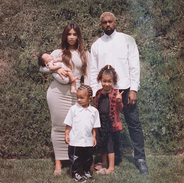 Kanye West và Kim Kardashian: Chuyện tình đẹp đã tan vỡ - 8 Kanye West và Kim Kardashian: Chuyện tình đẹp đã tan vỡ - 8
