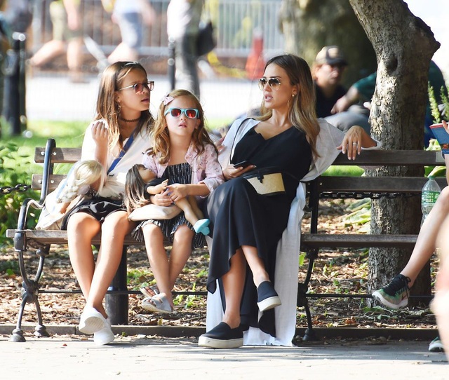 Ngôi sao Hollywood Jessica Alba: Không bao giờ chiều hư con bằng tiền bạc - 3 Ngôi sao Hollywood Jessica Alba: Không bao giờ chiều hư con bằng tiền bạc - 3