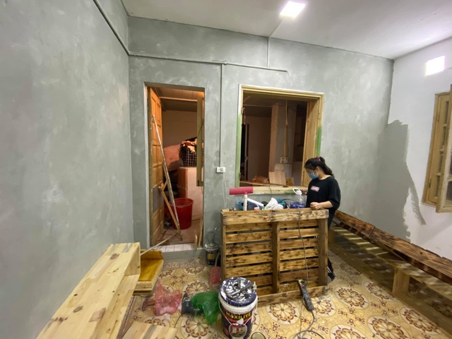 Ngỡ ngàng căn hộ tồi tàn ở Hà Nội lột xác đẹp mê chỉ 20 triệu đồng - 1