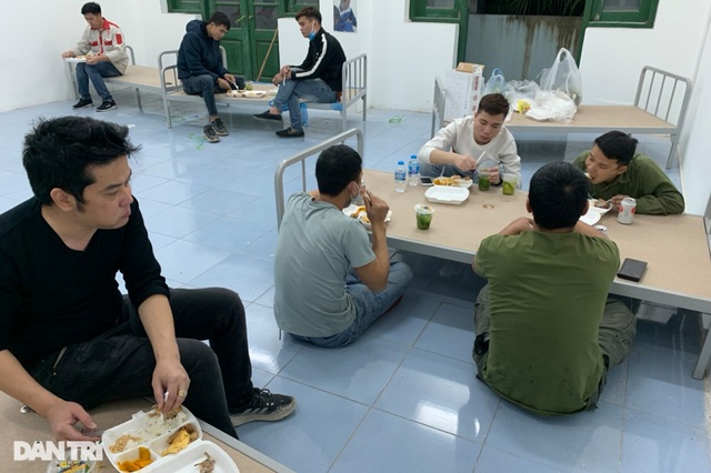Thần tốc dựng phân khu bệnh viện dã chiến 3 đón bệnh nhân Covid ở Hải Dương - 5 Thần tốc dựng phân khu bệnh viện dã chiến 3 đón bệnh nhân Covid ở Hải Dương - 5