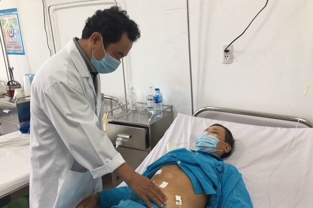 Người đàn ông bị tăm đâm thủng dạ dày vì xỉa răng khi đang nằm võng - 2 Người đàn ông bị tăm đâm thủng dạ dày vì xỉa răng khi đang nằm võng - 2