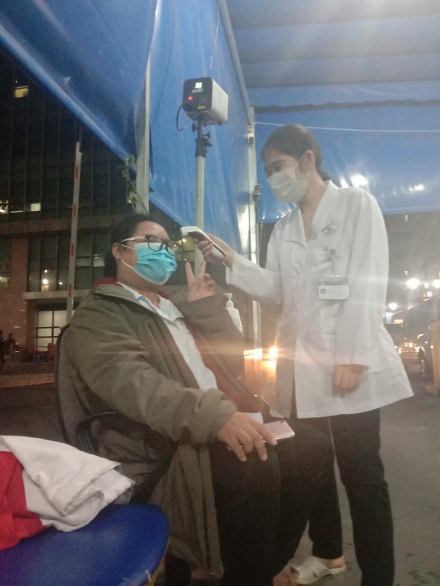 Nữ sinh tình nguyện chống Covid-19 quên cả Tết vì mải làm nhiệm vụ - 1 Nữ sinh tình nguyện chống Covid-19 quên cả Tết vì mải làm nhiệm vụ - 1