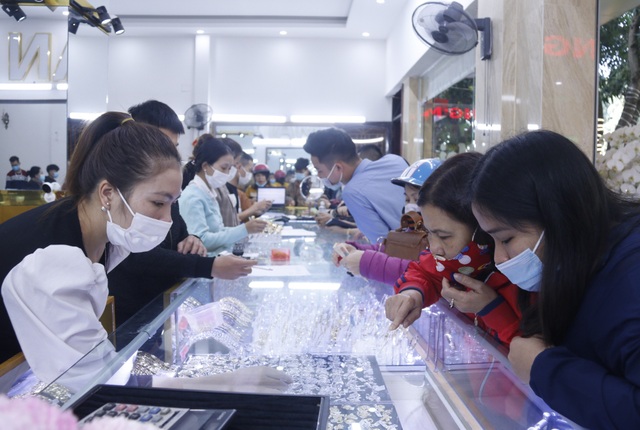 Khách đặt online phải chờ tới tối mới nhận được vàng Thần tài - 3 Khách đặt online phải chờ tới tối mới nhận được vàng Thần tài - 3