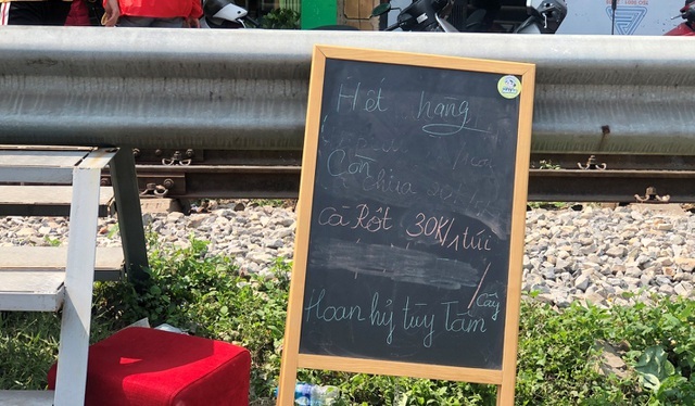 Xót cảnh nông sản Hải Dương khóc tại vườn, người dân chung tay giải cứu - 3 Xót cảnh nông sản Hải Dương khóc tại vườn, người dân chung tay giải cứu - 3