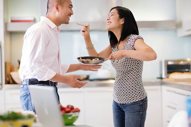 Khi nào thấy chênh vênh, vợ chồng nên làm điều này để cân bằng hạnh phúc - 2 Khi nào thấy chênh vênh, vợ chồng nên làm điều này để cân bằng hạnh phúc - 2