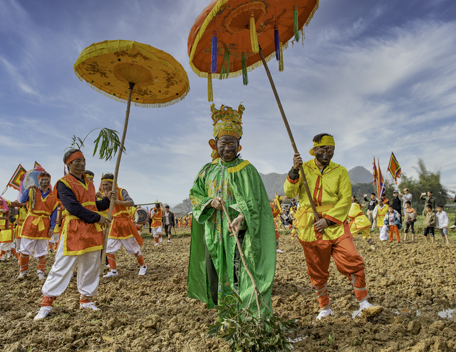 Unique procession of real life in Lang Son, visitors blushing - 8