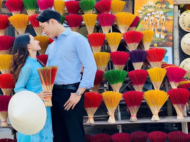 Cô gái Việt dẫn bạn trai Hàn ngắm cảnh đẹp nao lòng ở Huế - 10 Cô gái Việt dẫn bạn trai Hàn ngắm cảnh đẹp nao lòng ở Huế - 10
